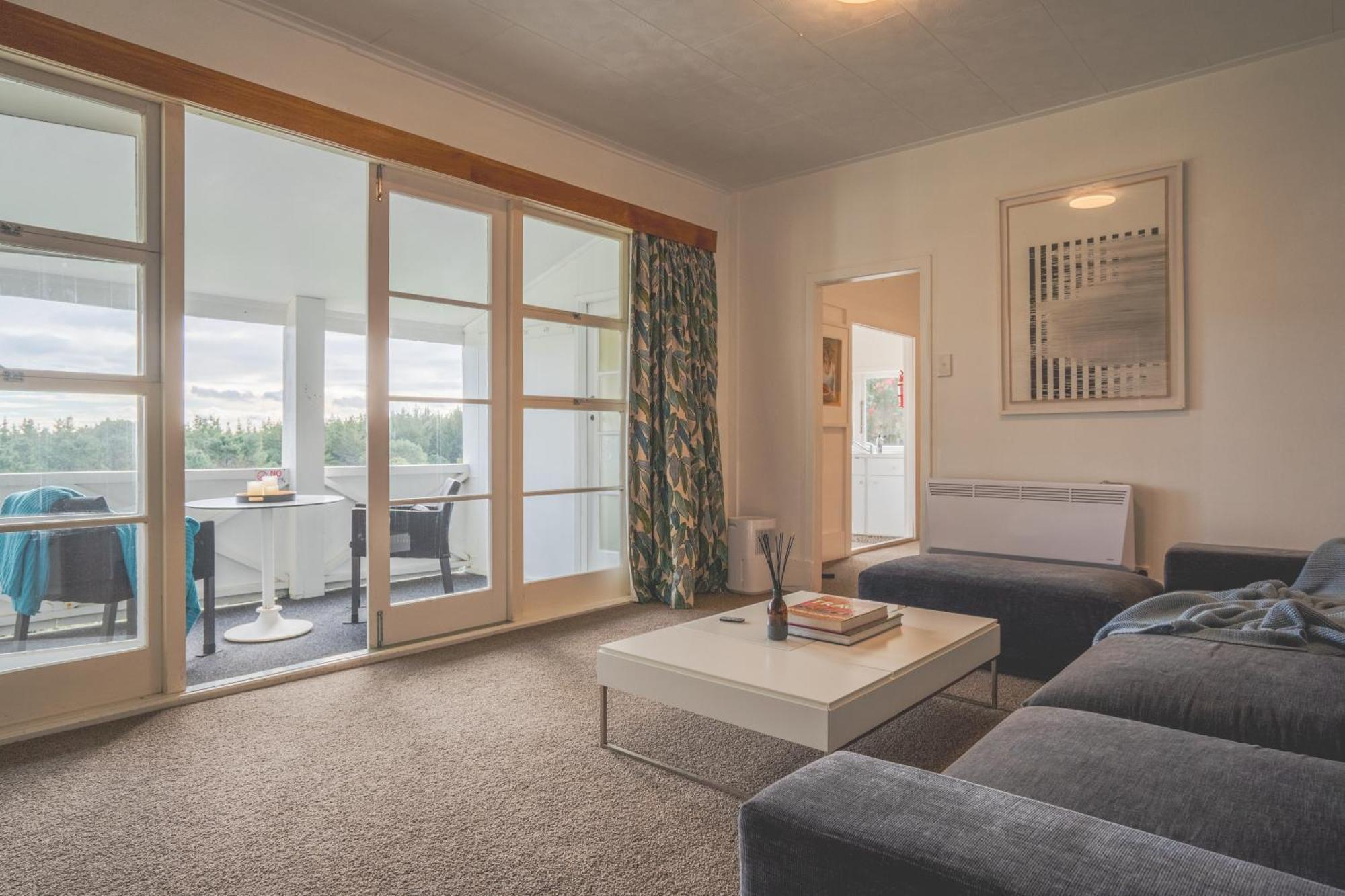 Muriwai Lodge ภายนอก รูปภาพ
